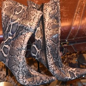 womens bebe boots size 6 1/2